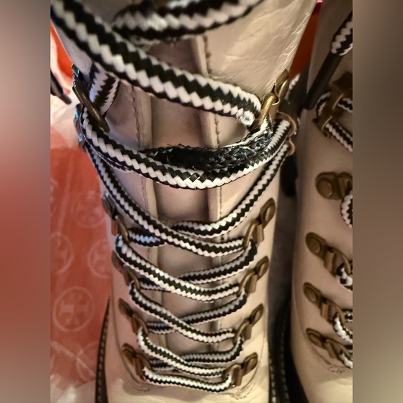 Tory Burch Ankle Boot Lug Sole Hiker NEW
Waxy Cow Leather w Box US 8 - Picture 13 of 16